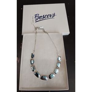 New Nine West silver-toned choker necklace with hammered rectangular links (-)